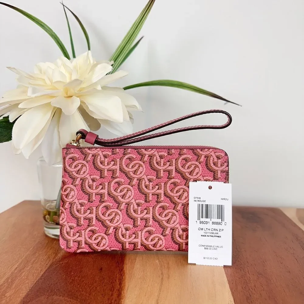 ‎NWT Coach Corner Zip Wristlet